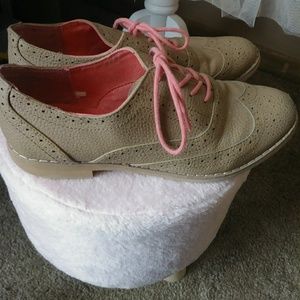 Gap vintage oxford tan/coral shoes